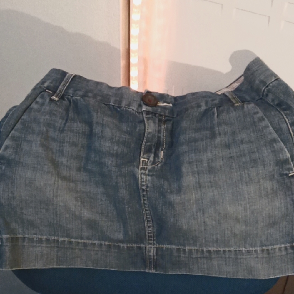 Gap skirt